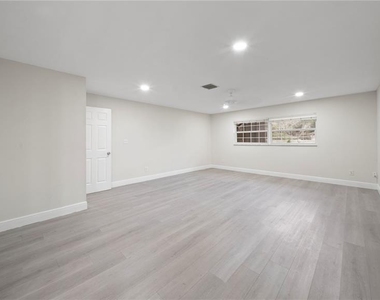 2662 Derbyshire Road - Photo Thumbnail 13