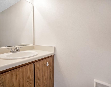 2721 Gray Fox Lane - Photo Thumbnail 9