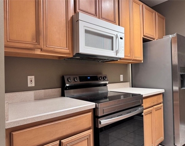 586 Brantley Terrace Way - Photo Thumbnail 11