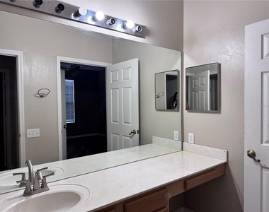 586 Brantley Terrace Way - Photo Thumbnail 7