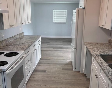 977 E Normandy Boulevard - Photo Thumbnail 3
