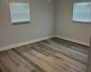977 E Normandy Boulevard - Photo Thumbnail 7