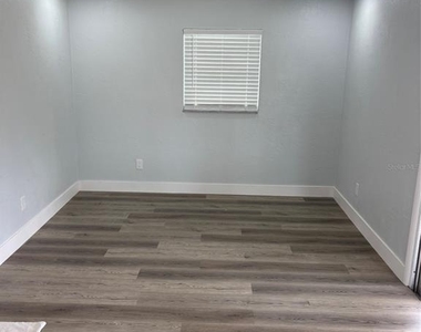 977 E Normandy Boulevard - Photo Thumbnail 4
