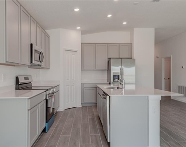 1490 Brentwood Drive - Photo Thumbnail 17