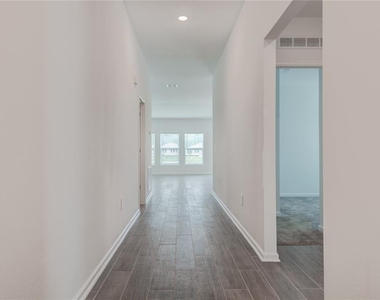 1490 Brentwood Drive - Photo Thumbnail 2