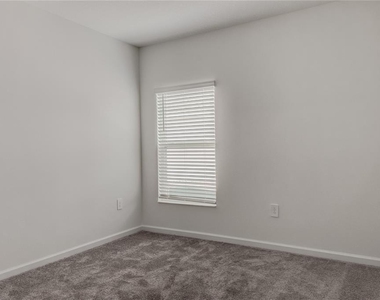 1490 Brentwood Drive - Photo Thumbnail 5
