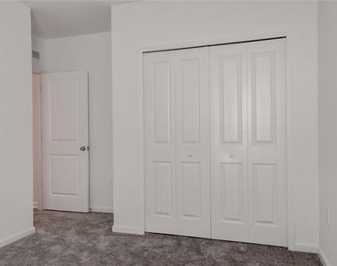 1490 Brentwood Drive - Photo Thumbnail 6