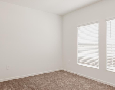 1490 Brentwood Drive - Photo Thumbnail 10
