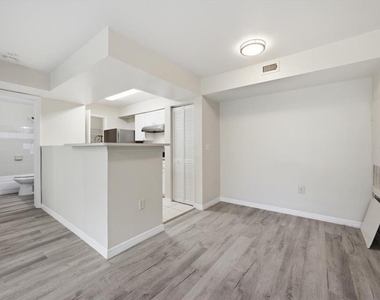 3004 Parkway Boulevard - Photo Thumbnail 3