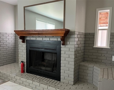 521 Ohio Street - Photo Thumbnail 2