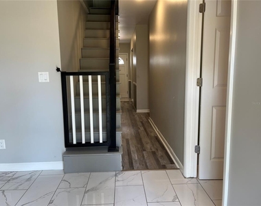 521 Ohio Street - Photo Thumbnail 8