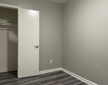 521 Ohio Street - Photo Thumbnail 13