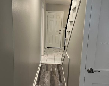521 Ohio Street - Photo Thumbnail 7