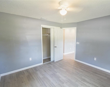 7138 Oakwood Drive - Photo Thumbnail 7