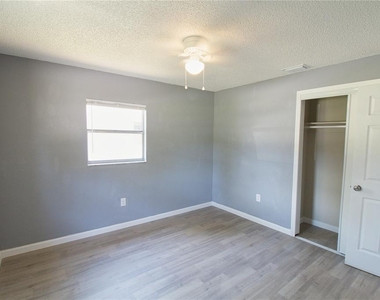 7138 Oakwood Drive - Photo Thumbnail 6