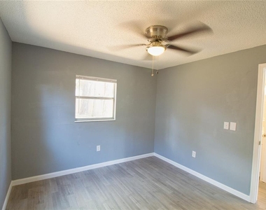 7138 Oakwood Drive - Photo Thumbnail 12