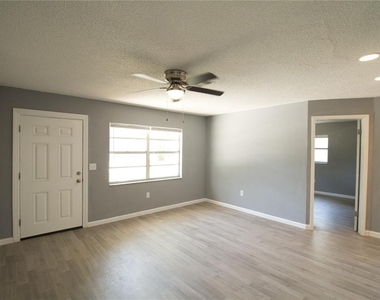 7138 Oakwood Drive - Photo Thumbnail 4