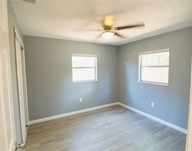7138 Oakwood Drive - Photo Thumbnail 9