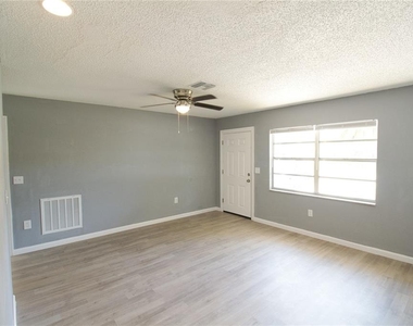 7138 Oakwood Drive - Photo Thumbnail 3