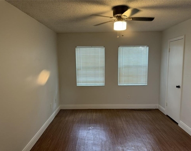 726 Edgewater Drive - Photo Thumbnail 17