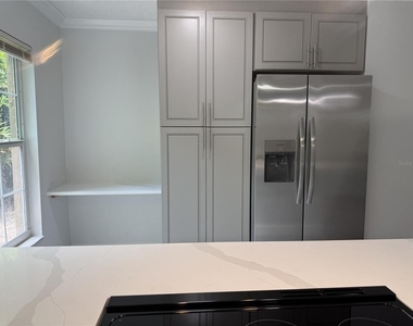 726 Edgewater Drive - Photo Thumbnail 10