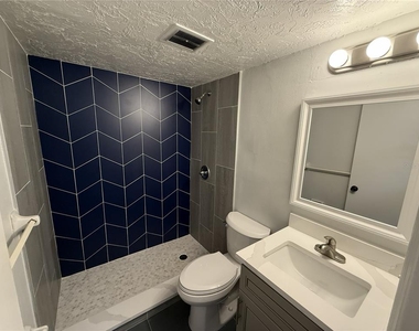 726 Edgewater Drive - Photo Thumbnail 14