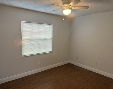 726 Edgewater Drive - Photo Thumbnail 18