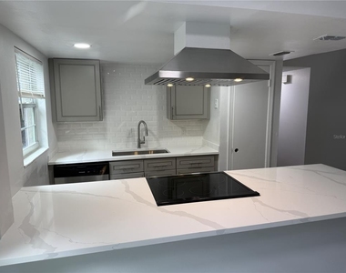 726 Edgewater Drive - Photo Thumbnail 5