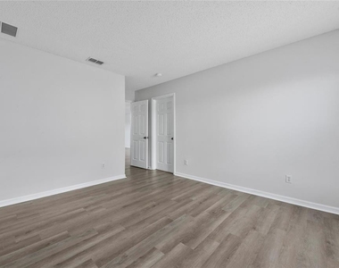 746 Lockbreeze Drive - Photo Thumbnail 18