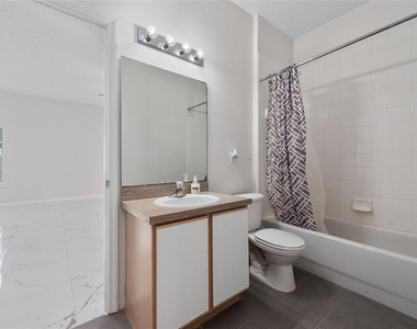 746 Lockbreeze Drive - Photo Thumbnail 12