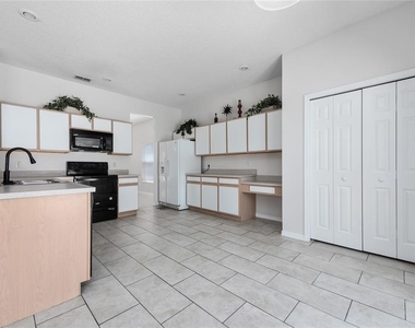 746 Lockbreeze Drive - Photo Thumbnail 8
