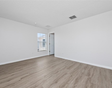 746 Lockbreeze Drive - Photo Thumbnail 16