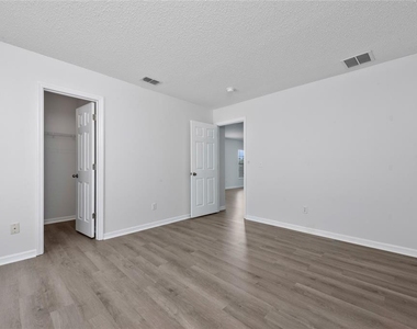 746 Lockbreeze Drive - Photo Thumbnail 21