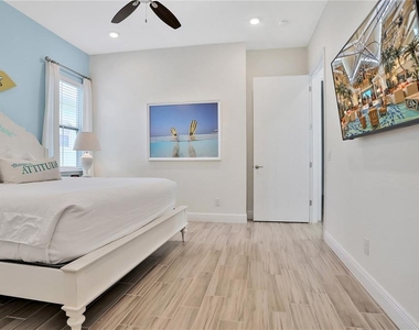 8038 Surf Street - Photo Thumbnail 11