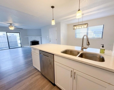 150 Killarney Bay Court - Photo Thumbnail 5