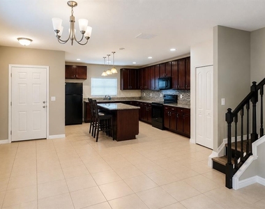 233 Primrose Drive - Photo Thumbnail 2