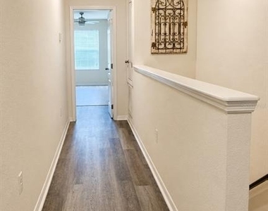 233 Primrose Drive - Photo Thumbnail 4