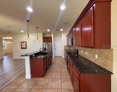11844 Chateaubriand Avenue - Photo Thumbnail 13
