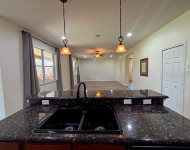 11844 Chateaubriand Avenue - Photo Thumbnail 12