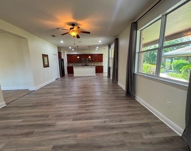 11844 Chateaubriand Avenue - Photo Thumbnail 9
