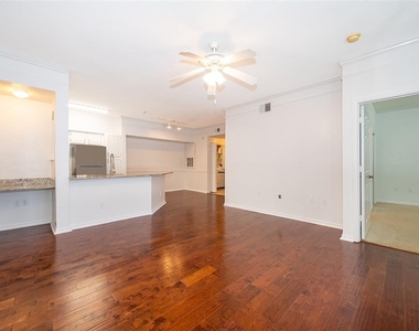 6663 Queens Borough Avenue - Photo Thumbnail 4