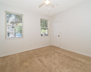 6663 Queens Borough Avenue - Photo Thumbnail 10