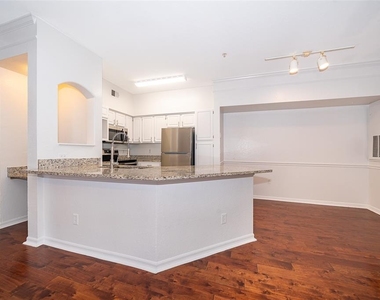 6663 Queens Borough Avenue - Photo Thumbnail 8