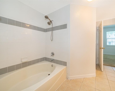 6663 Queens Borough Avenue - Photo Thumbnail 15