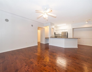 6663 Queens Borough Avenue - Photo Thumbnail 7