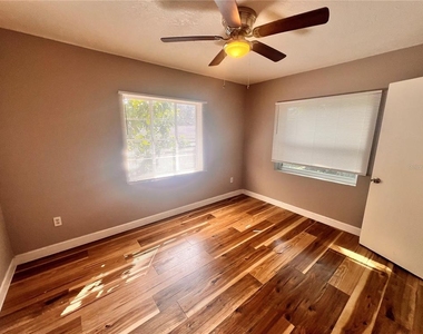 1110 Poinsettia Avenue - Photo Thumbnail 9