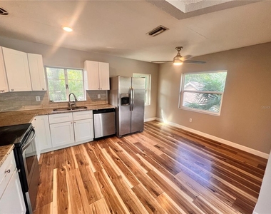 1110 Poinsettia Avenue - Photo Thumbnail 4
