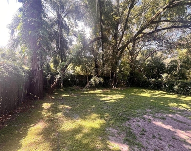1110 Poinsettia Avenue - Photo Thumbnail 12