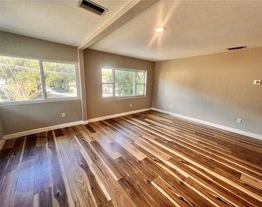 1110 Poinsettia Avenue - Photo Thumbnail 2