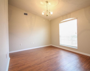 3002 Chasewood Drive - Photo Thumbnail 4